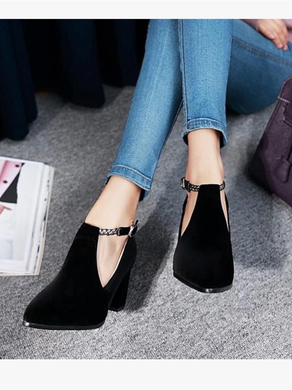 Women's Black T-Strap Chunky Block Heel Pumps